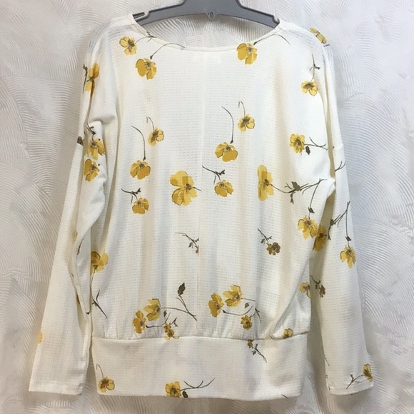 🌼 MAURICES Cream Yellow Floral Waffle Weave Faux Wrap Dolmen Long Sleeve - Picture 3 of 6